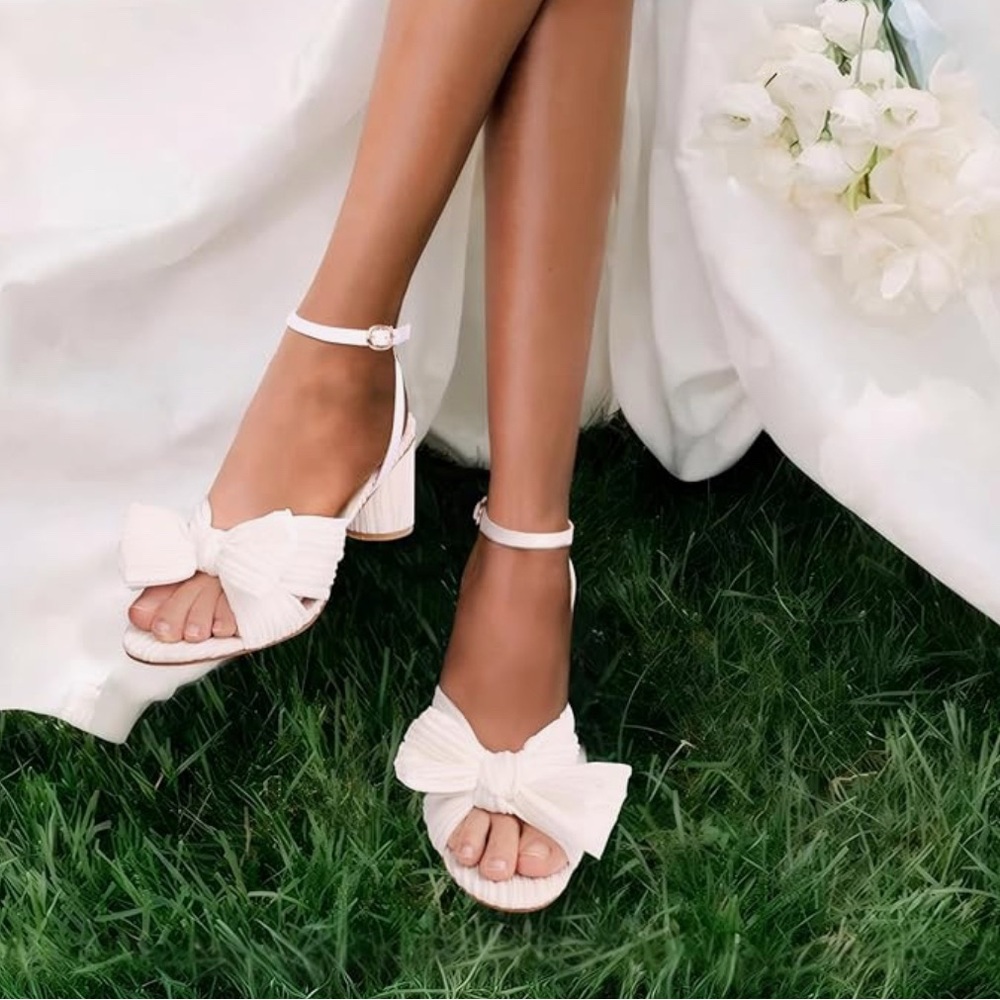 Muccute White Bow Heels 2 inch size 8.5